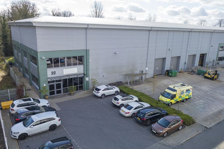 تصميم هناجر معارض سيارات بجودة عالية في جدة | بناء هناجر تجارية